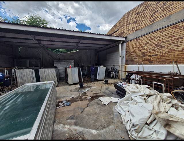 3,029M² WAREHOUSE TO LET IN CITY & SUBURBAN